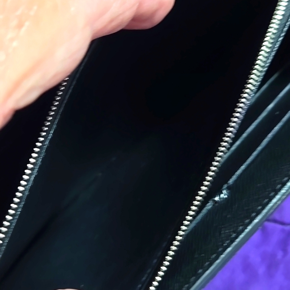 Louis Vuitton Ltd Edition LV Twist lock Sarah Wallet Date Code TM2117 - Picture 9 of 11